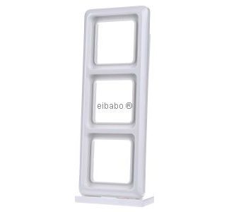 Тройная белая/глянцевая рамка с защитой IP44 - трехсекционная белая рамка 133009