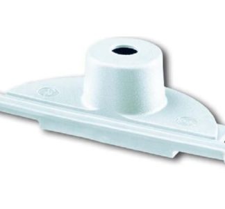 Высокий раздвижной вход Alpine белого цвета с тросовым приводом - Удлинённый сосновый вход с тросовым приводом и внутренней отделкой из белого свинца.