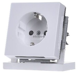 Сначала розетка Schuko (R). Ночная ориентация - электрическая розетка 20 EUCBLI-84