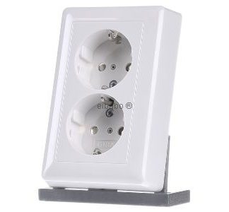 Двойная розетка Schuko, глянцевая, чисто белого цвета, с защитой от детей, артикул 078303
