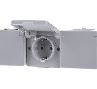 Трехпозиционная розетка Schuko - электрическая розетка мощностью 623 Вт.