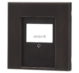 Закройте беспорядок/антикварную мебель вокруг распределительной коробки TAE - табличка TAE ME 2969 T AT.