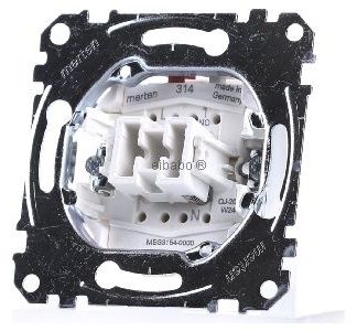 Кнопка вставляется, отдельный сигнальный контакт 1S 10A - Кнопка 1 замыкает контакт (НО) MEG3154-0000