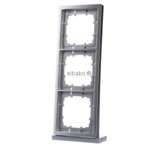 DELTA Style, Triple Frame 82x82mm Platinum Metal - Triple Frame Platinum 5TG1323-1